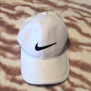 White nike hat